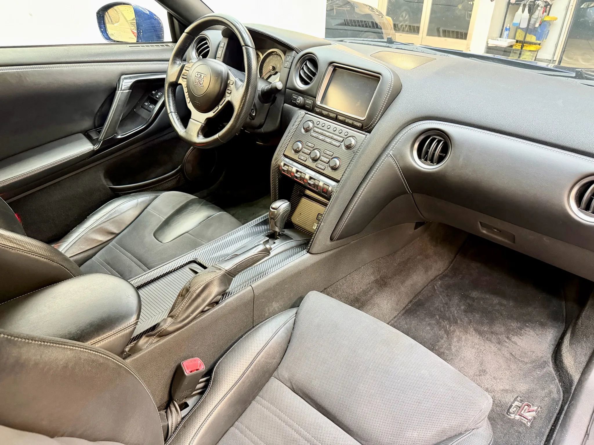 Used 2015 Nissan GT-R Premium image 17