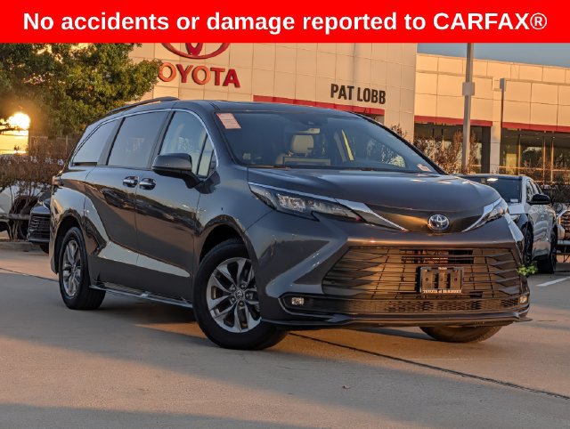 Certified 2025 Toyota Sienna XLE FWD image 2