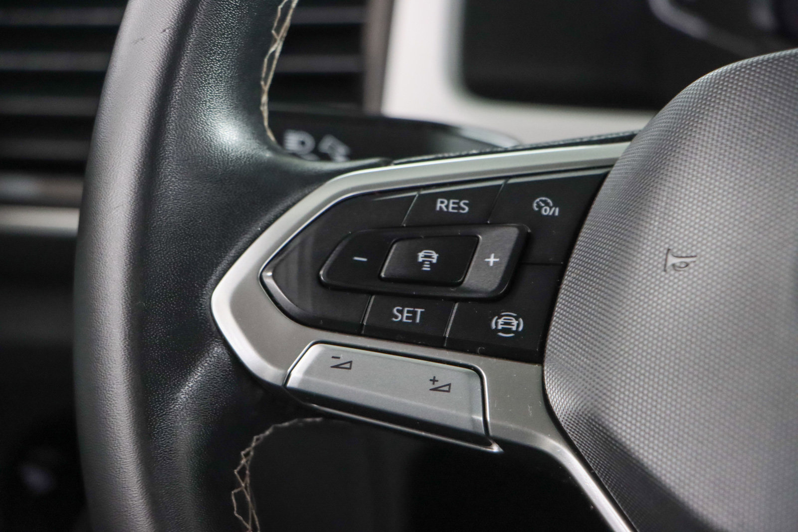 Used 2022 Volkswagen Atlas Cross Sport SE image 13