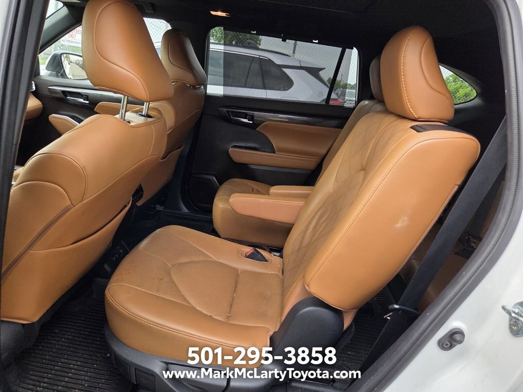 Used 2021 Toyota Highlander Platinum FWD image 8