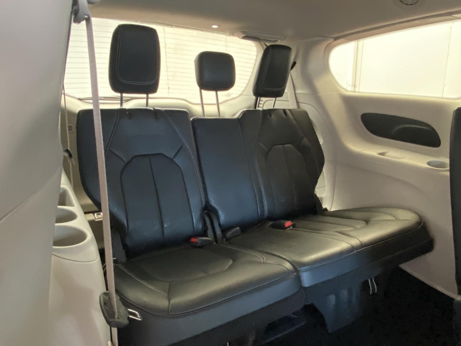 Used 2024 Chrysler Pacifica Touring-L FWD image 12