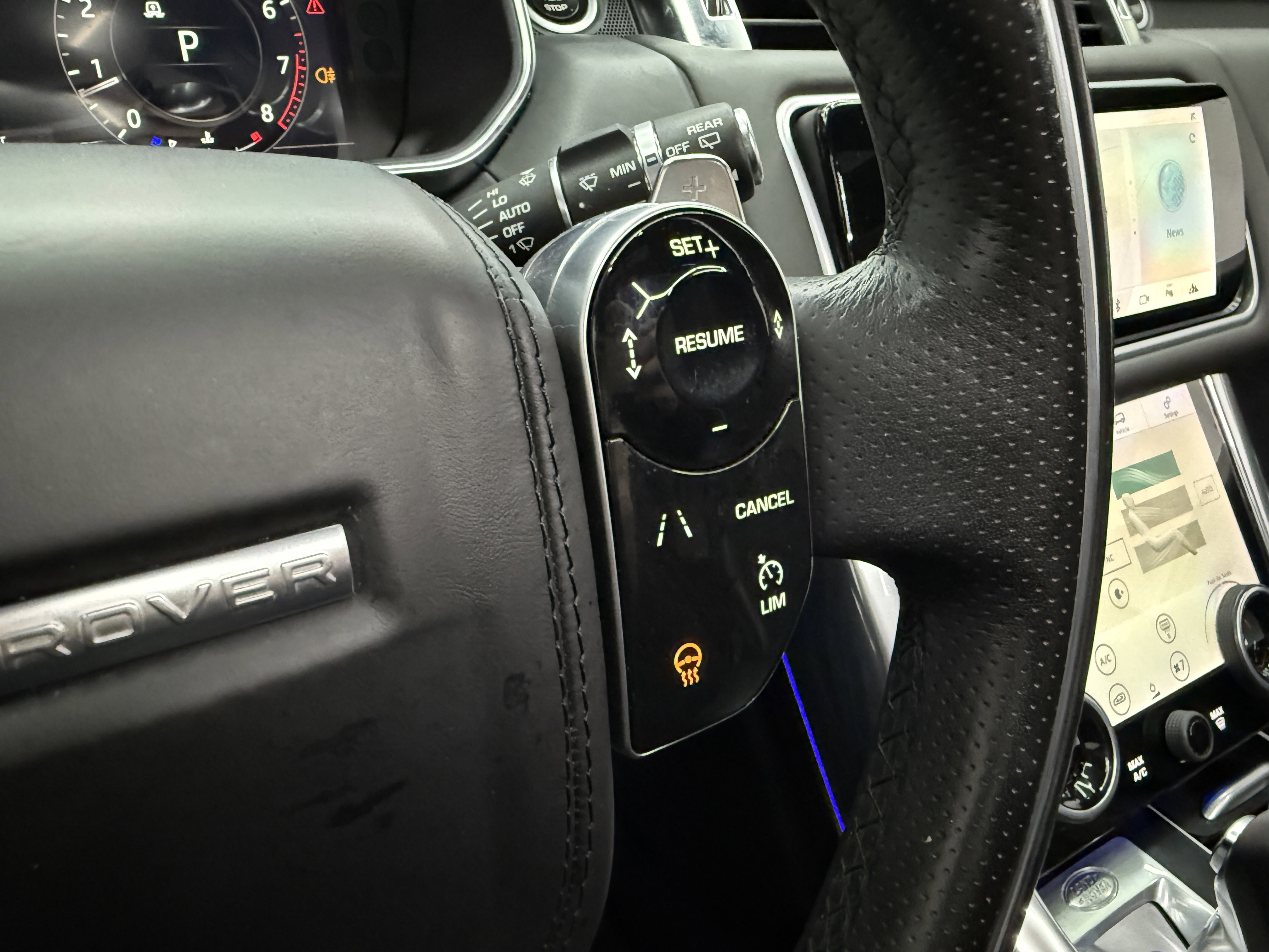 Used 2018 Land Rover Range Rover Sport HSE Dynamic image 16