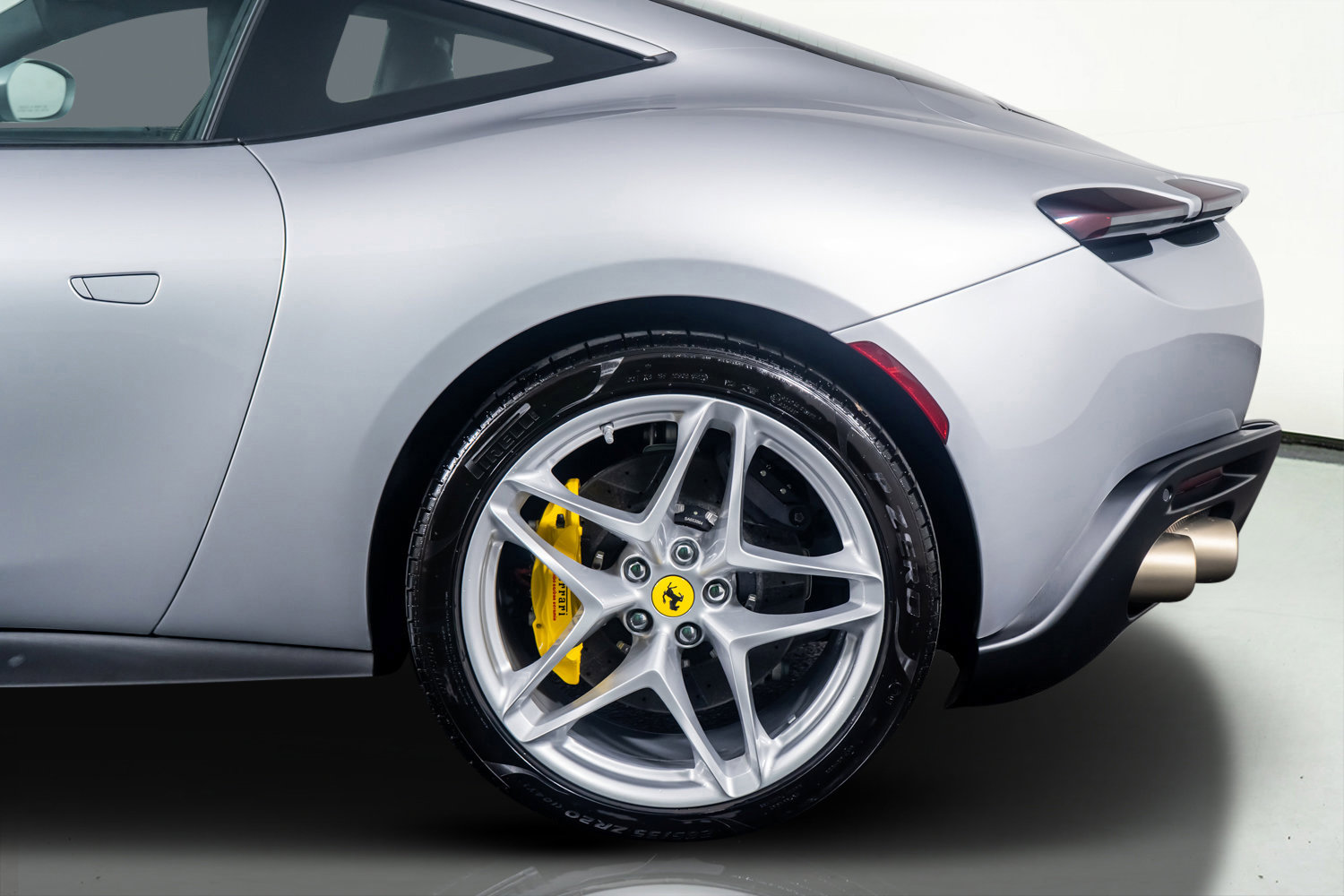 Used 2022 Ferrari Roma image 18