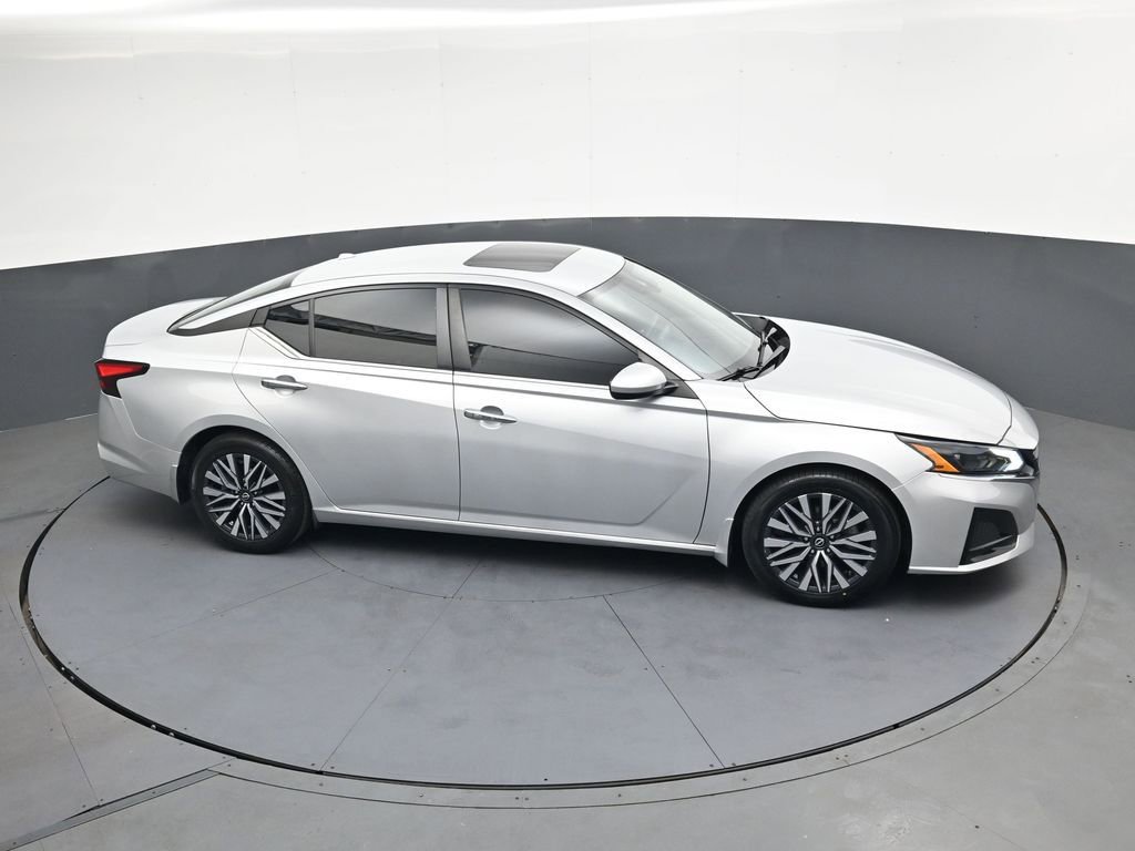 Used 2023 Nissan Altima 2.5 SV w/ SV Premium Package FWD image 31