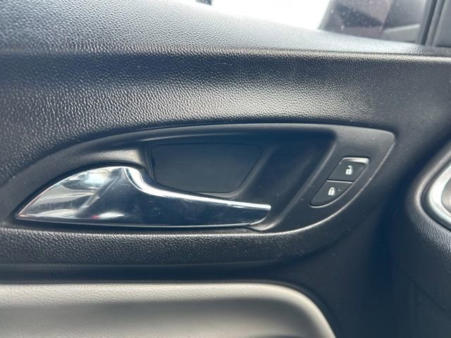 Used 2020 Chevrolet Equinox LS w/ LPO, Blackout Package FWD image 15