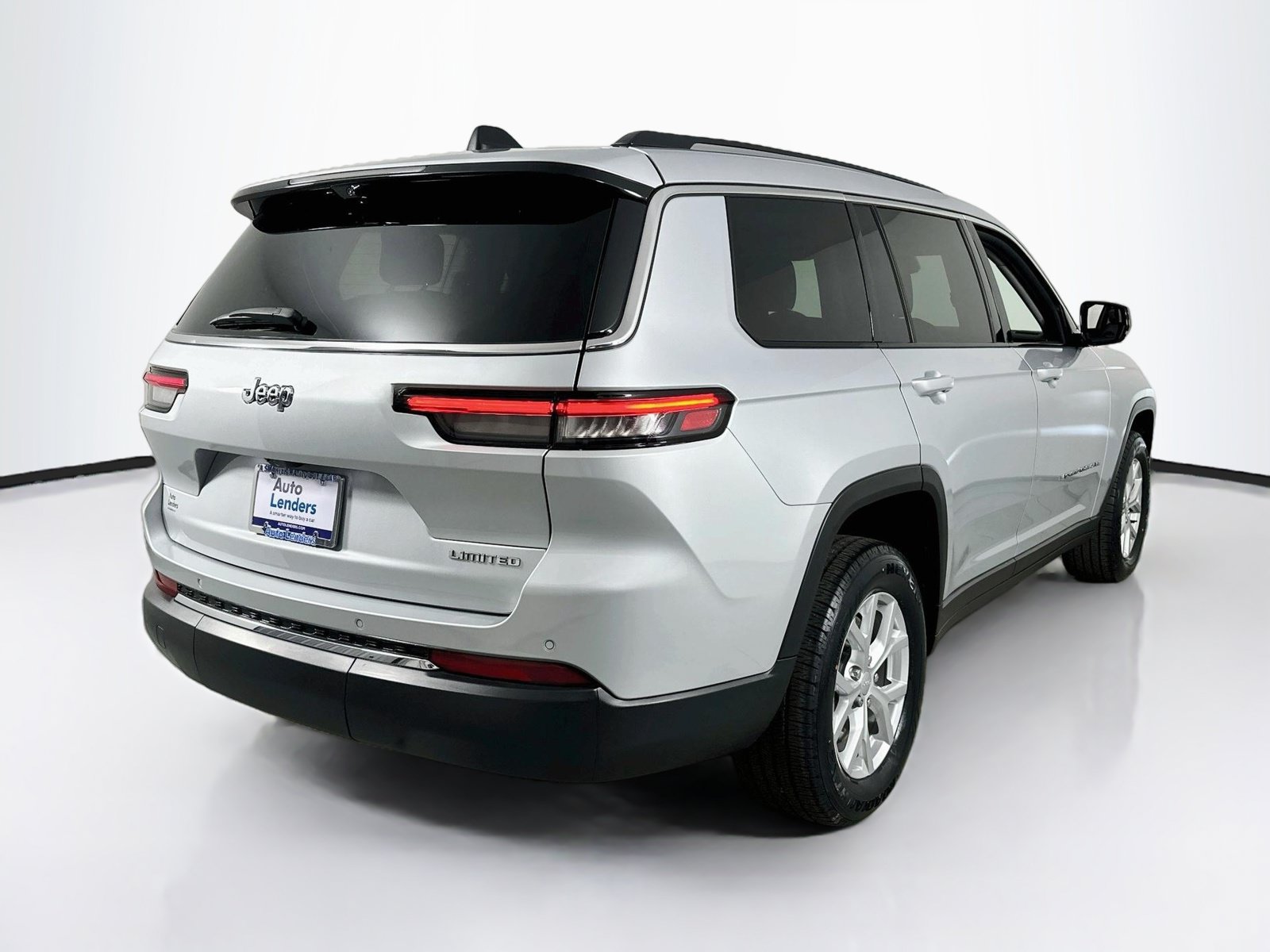 Used 2023 Jeep Grand Cherokee L Limited w/ Luxury Tech Group II RWD image 5