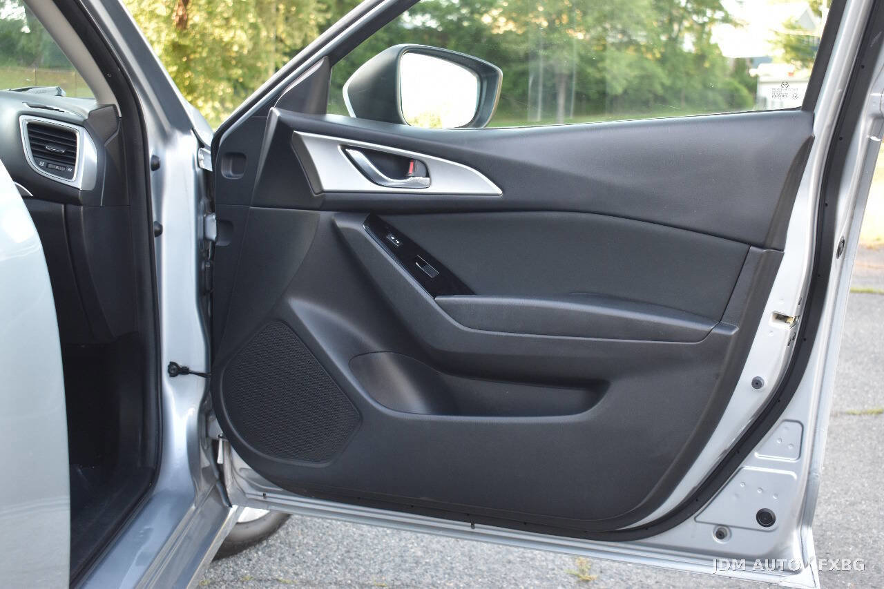 Used 2017 MAZDA MAZDA3 Sport FWD image 9