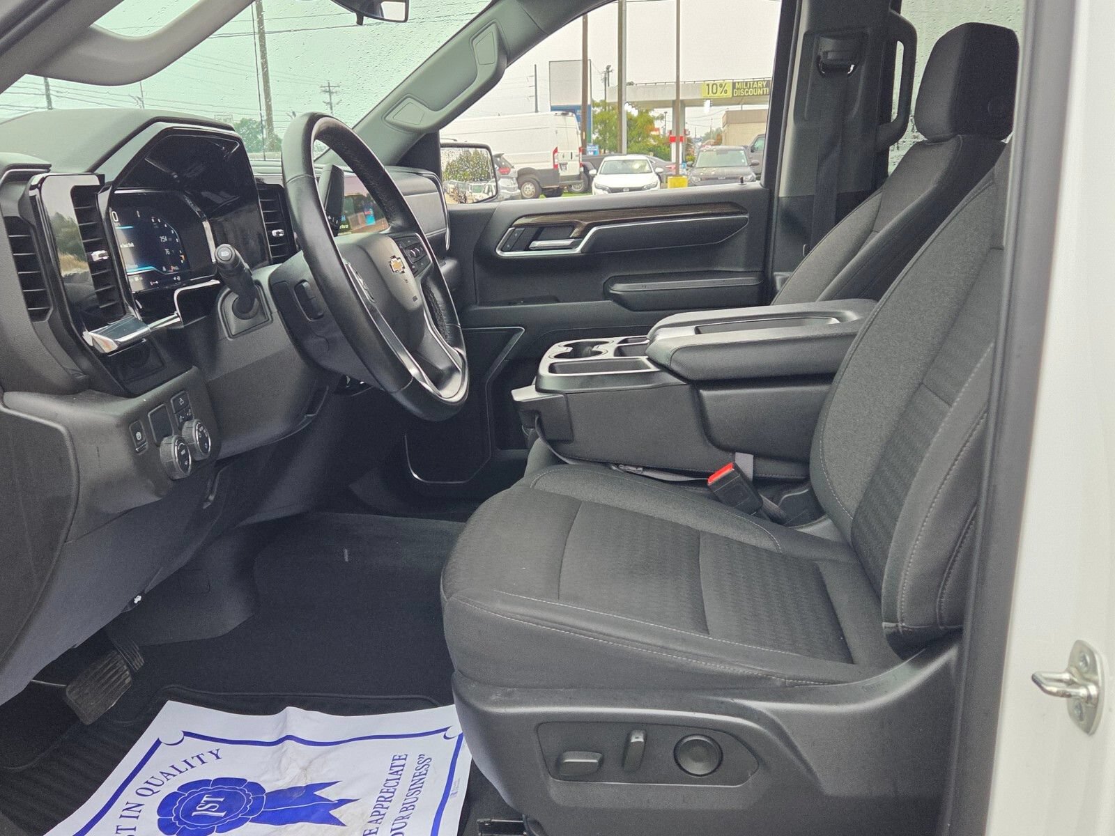 Used 2025 Chevrolet Silverado 1500 LT RWD image 5