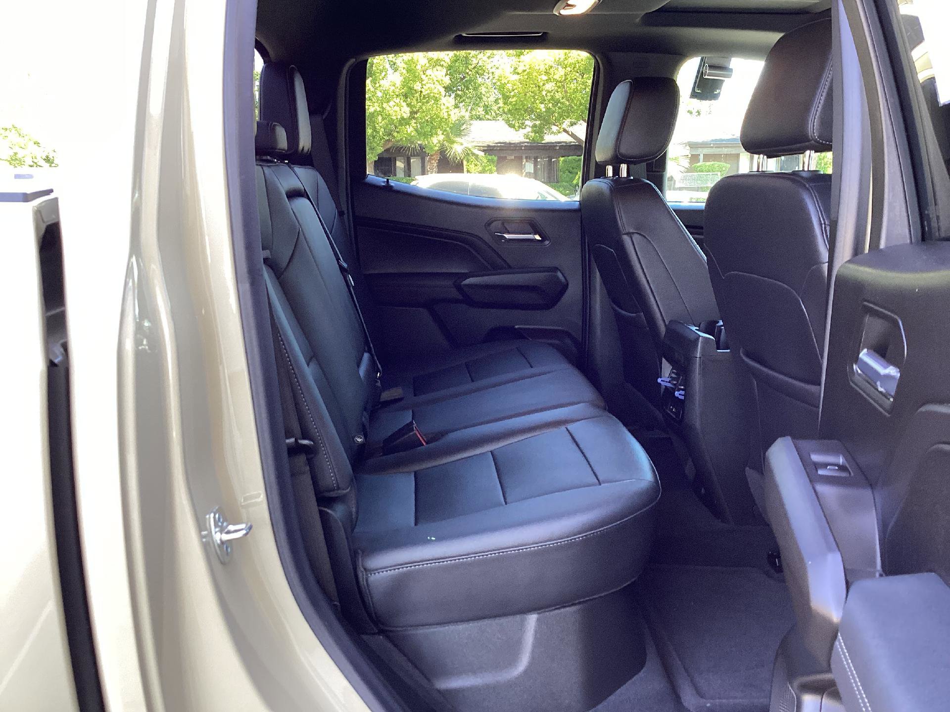 Used 2024 GMC Canyon Elevation w/ Elevation Premium Package AWD/4WD image 16