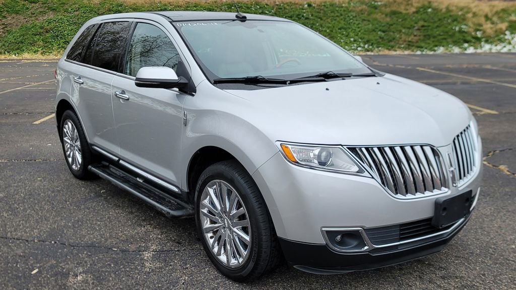 Used 2013 Lincoln MKX Base image 2