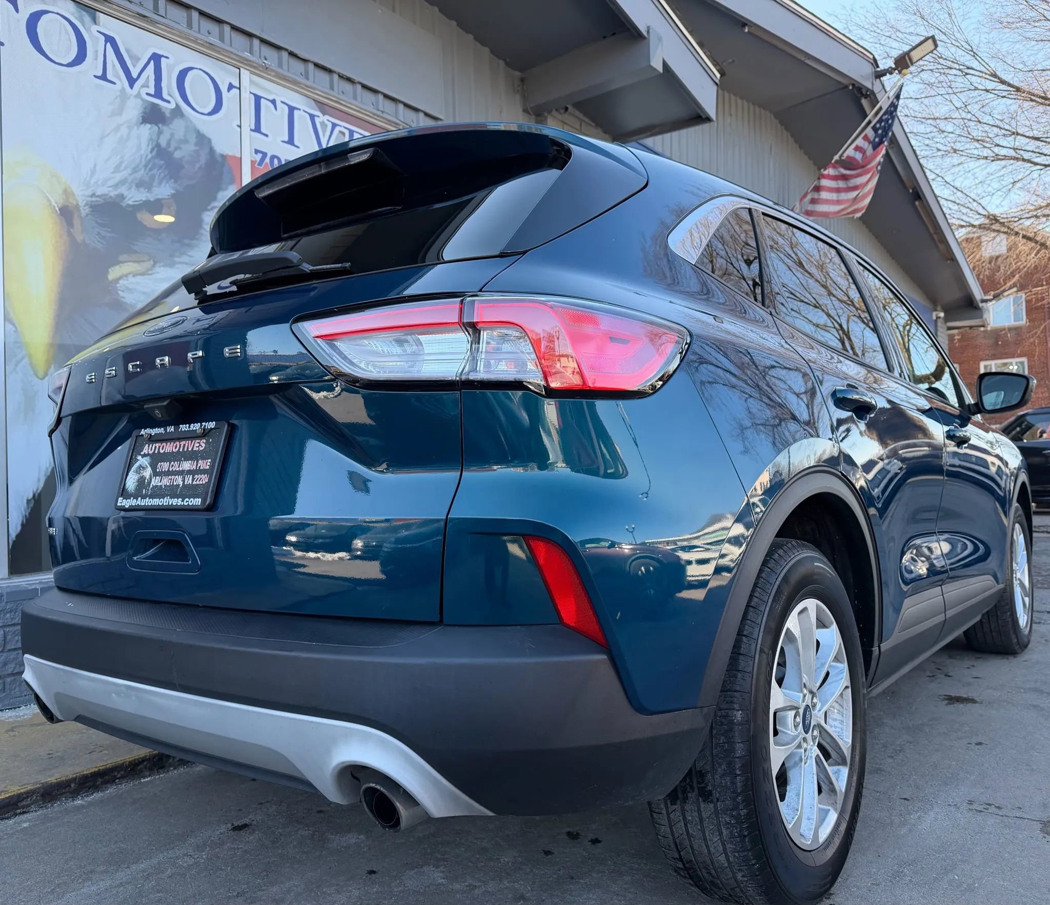 Used 2020 Ford Escape SE image 3