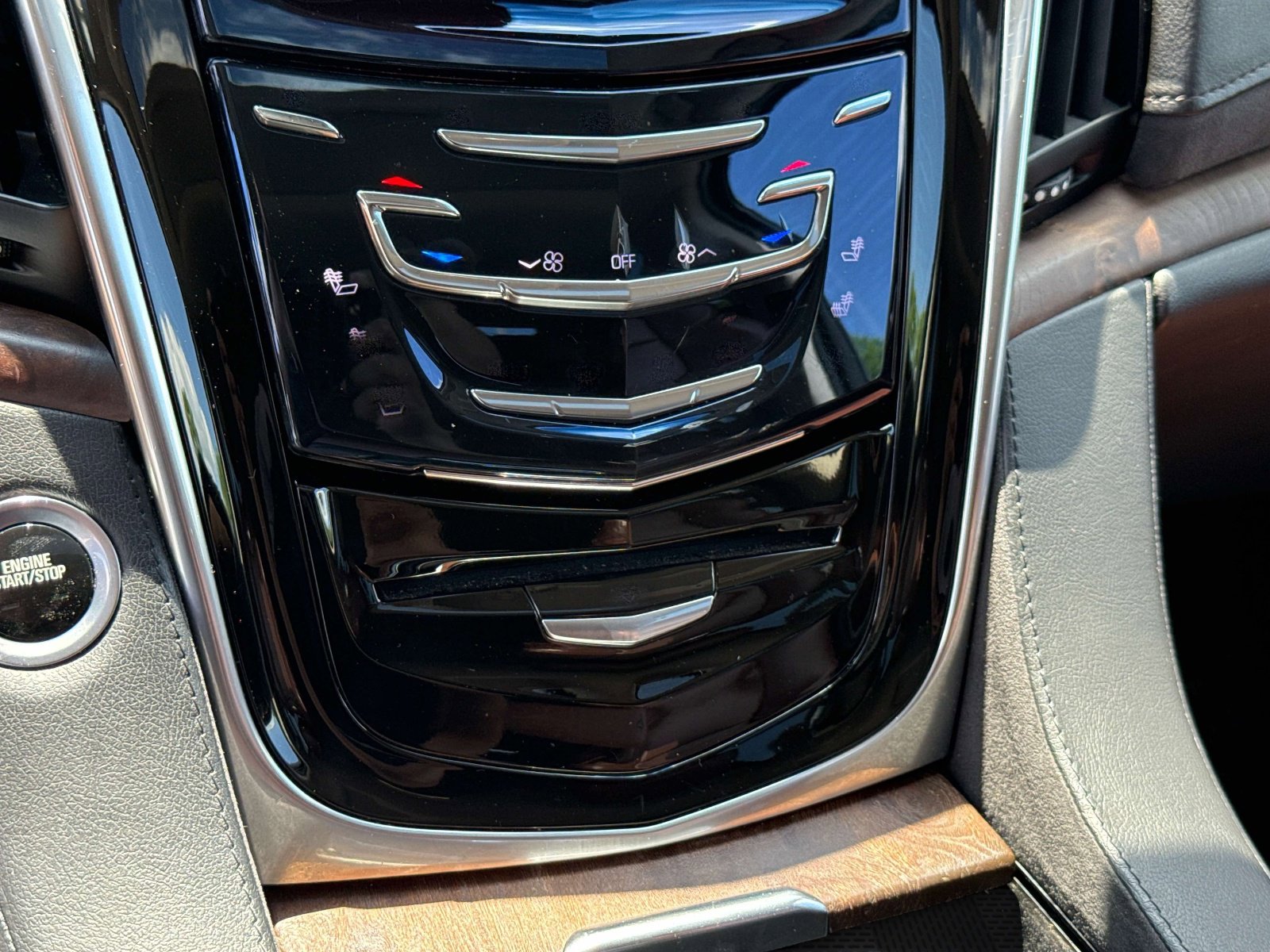Used 2019 Cadillac Escalade Luxury image 11