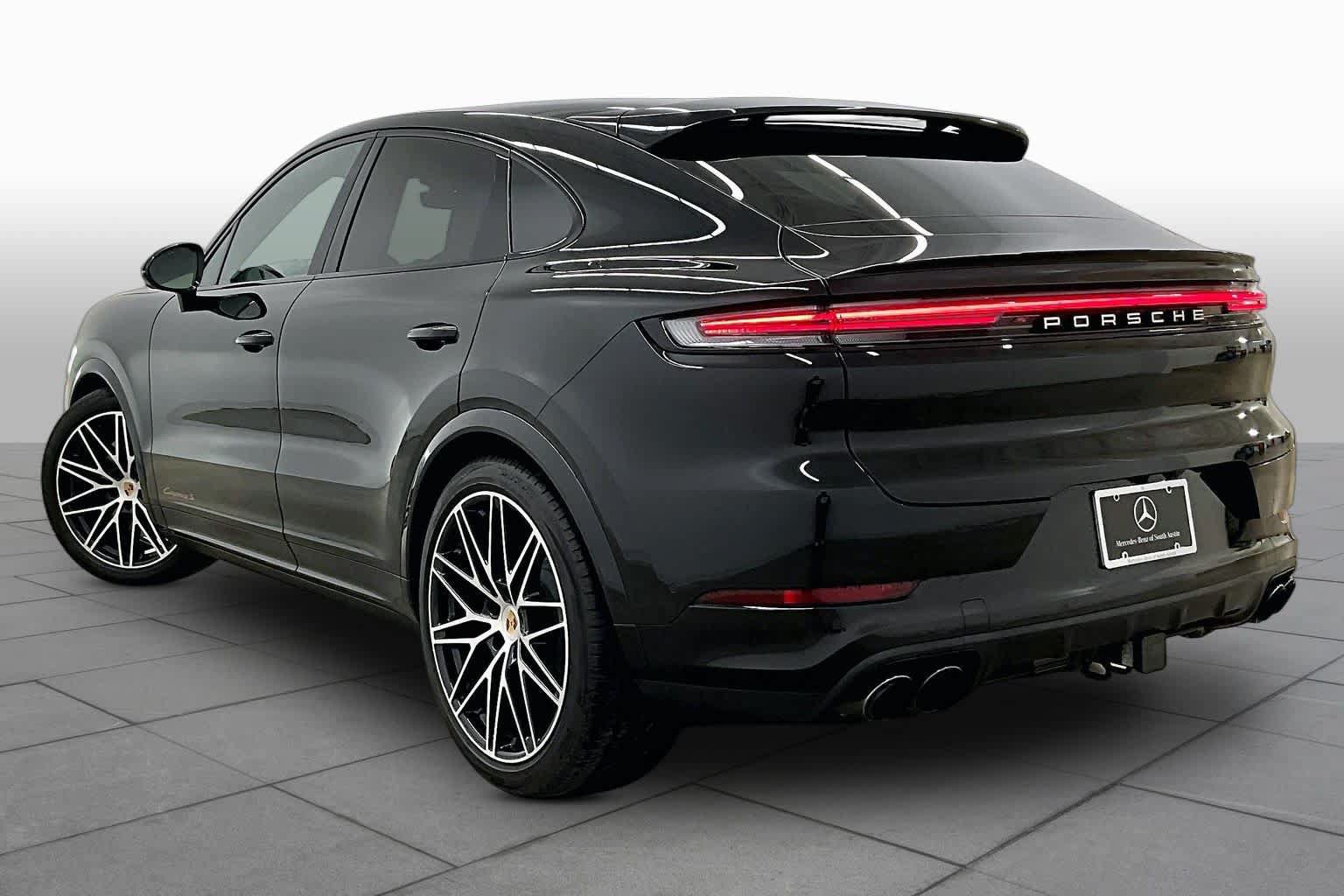 Used 2025 Porsche Cayenne S AWD/4WD image 12