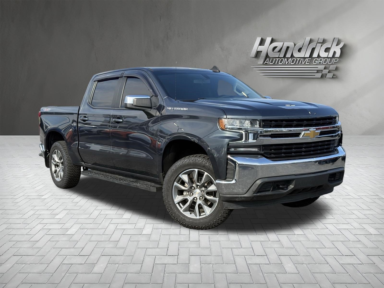 Used 2022 Chevrolet Silverado 1500 LT AWD/4WD image 2