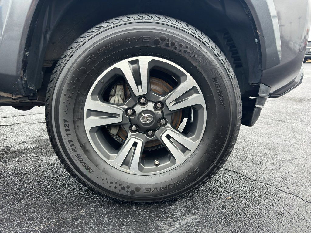 Used 2017 Toyota Tacoma TRD Sport image 32