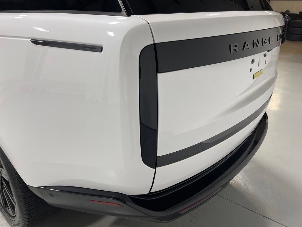 Used 2025 Land Rover Range Rover SE AWD/4WD image 14