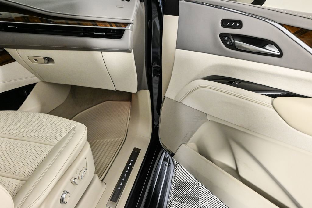 New 2024 Cadillac Escalade Sport Platinum w/ LPO, ONYX Package image 23