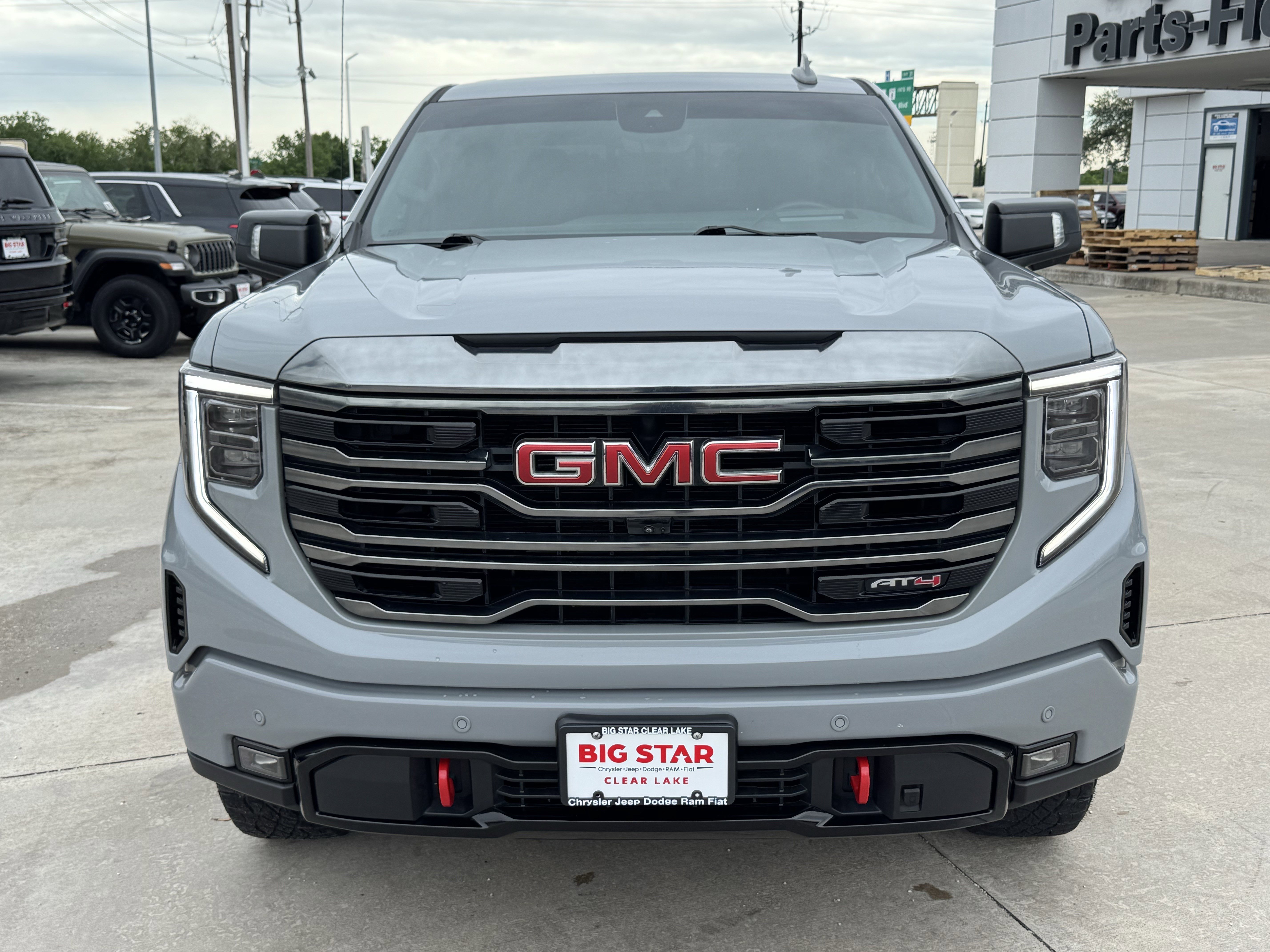 Used 2024 GMC Sierra 1500 AT4 w/ Technology Package AWD/4WD image 3