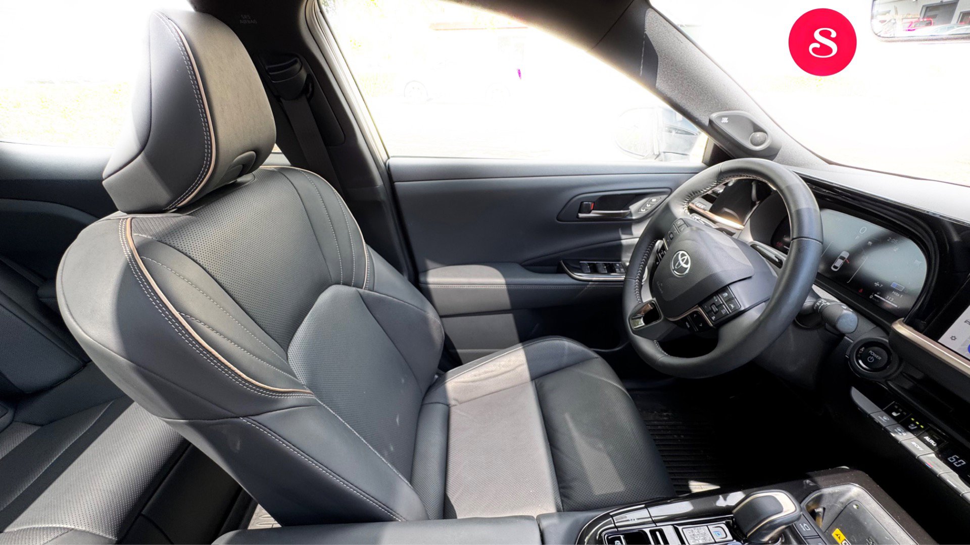 Used 2024 Toyota Crown Platinum AWD/4WD image 20