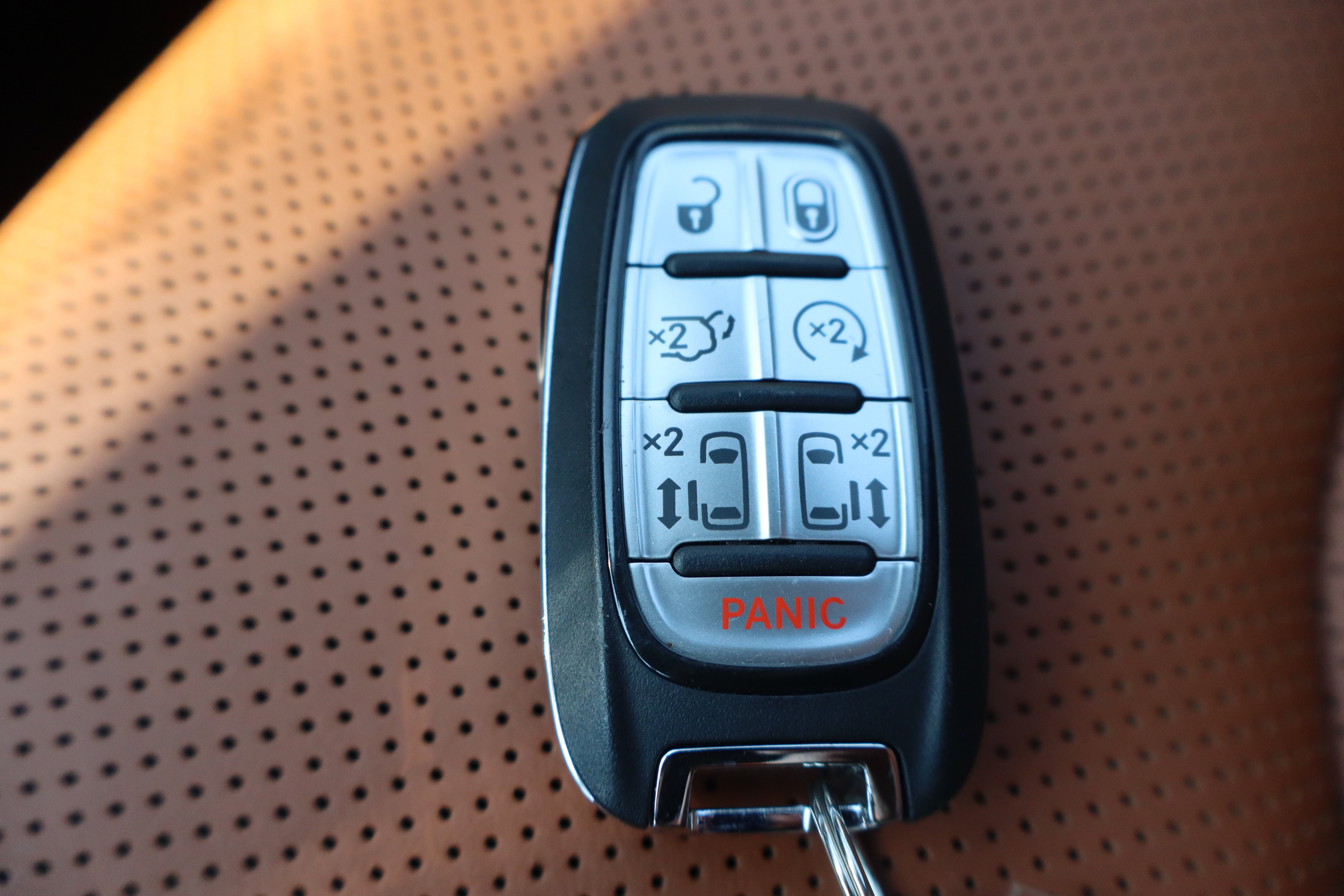 Used 2025 Chrysler Pacifica Pinnacle FWD image 37