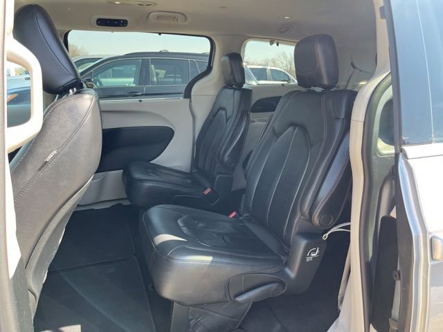 Used 2018 Chrysler Pacifica Touring-L w/ Advanced Safetytec Group image 20