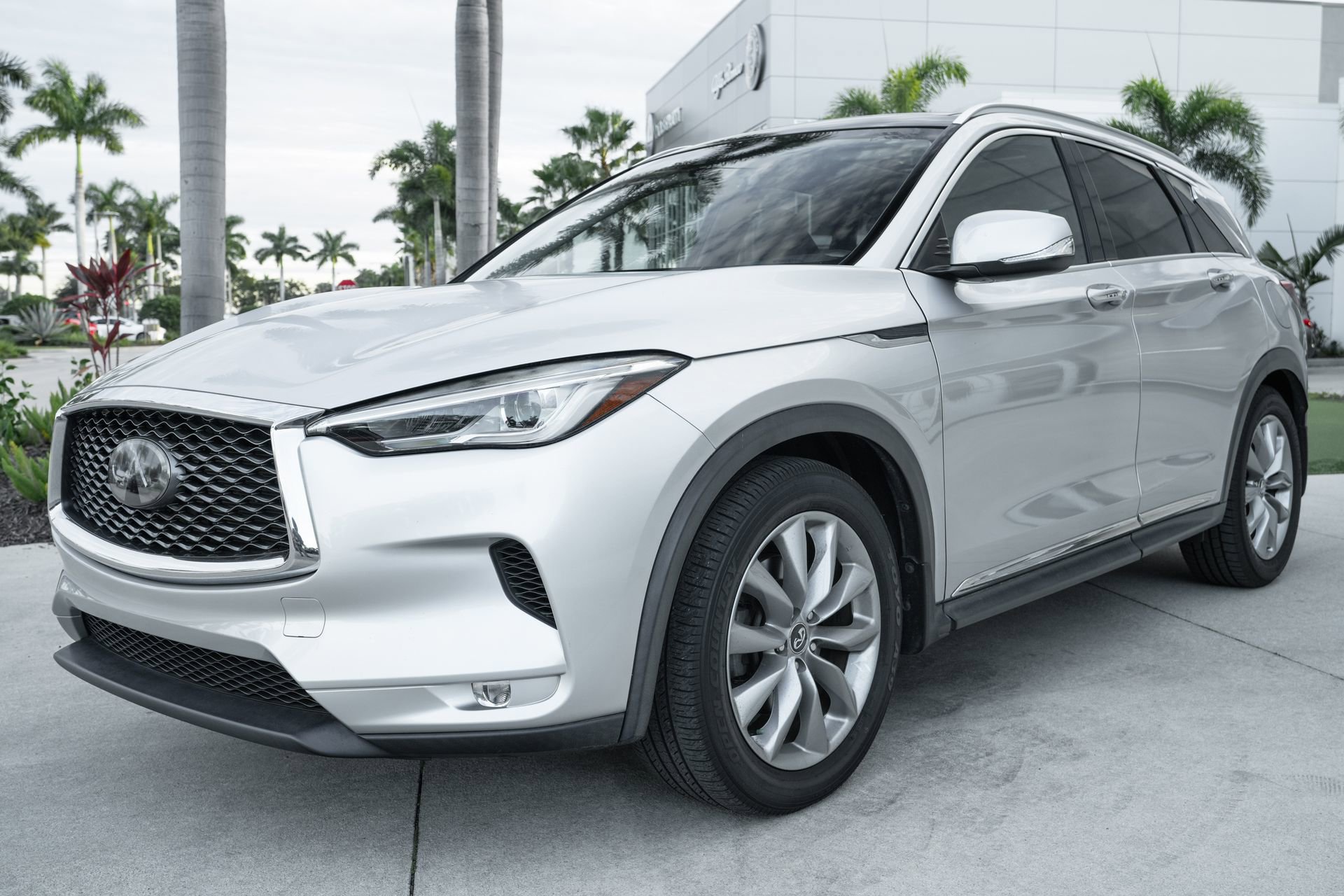 Used 2019 INFINITI QX50 Luxe w/ Navigation Package image 4