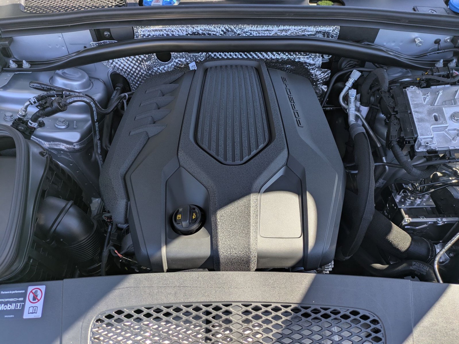 Certified 2026 Porsche Macan AWD/4WD image 27