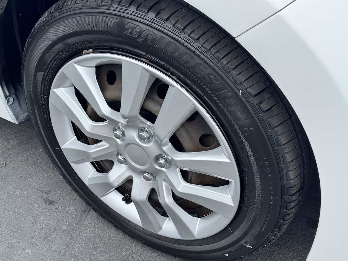 Used 2016 Toyota Corolla LE FWD image 19