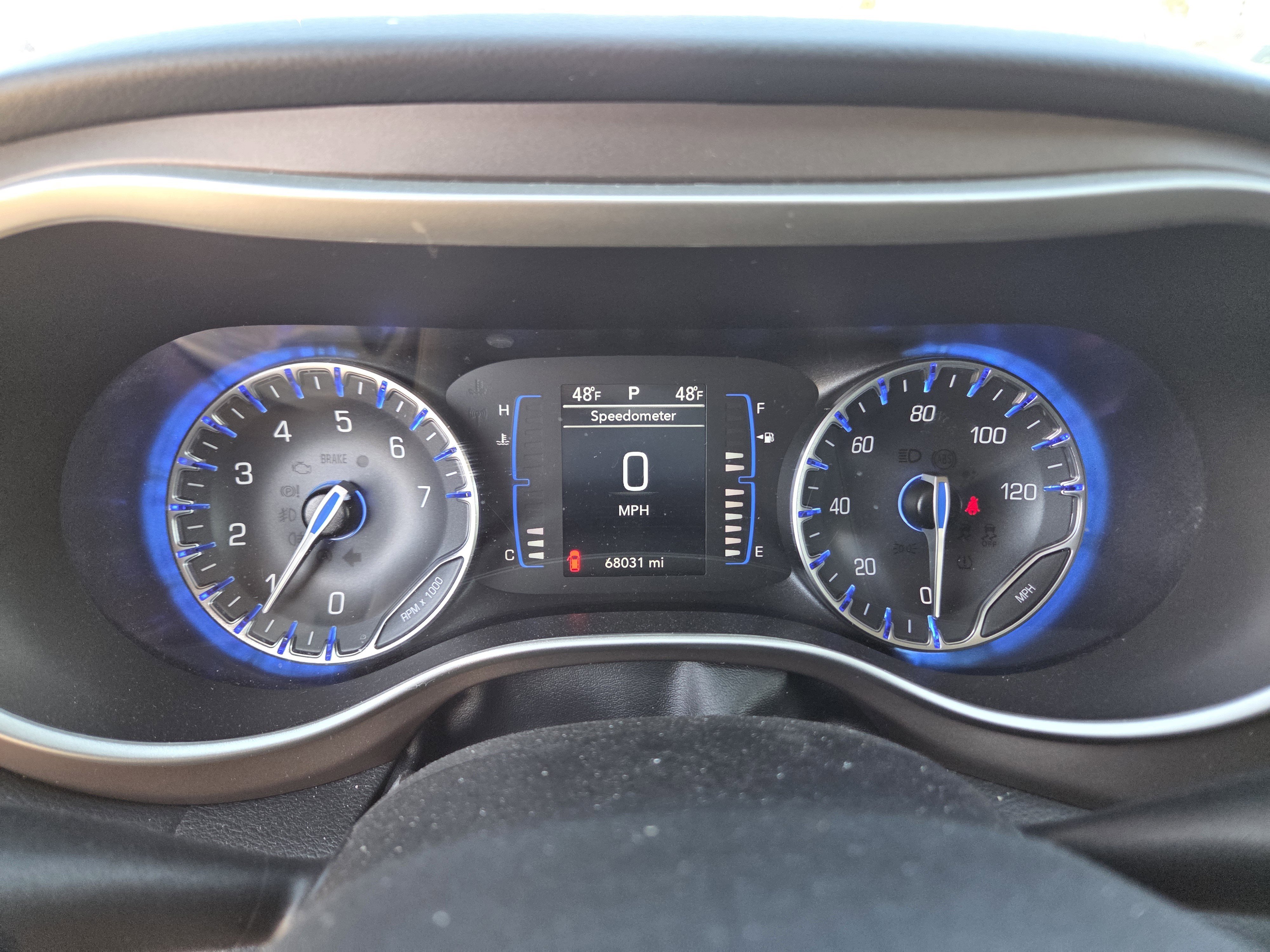 Used 2022 Chrysler Voyager LX image 11