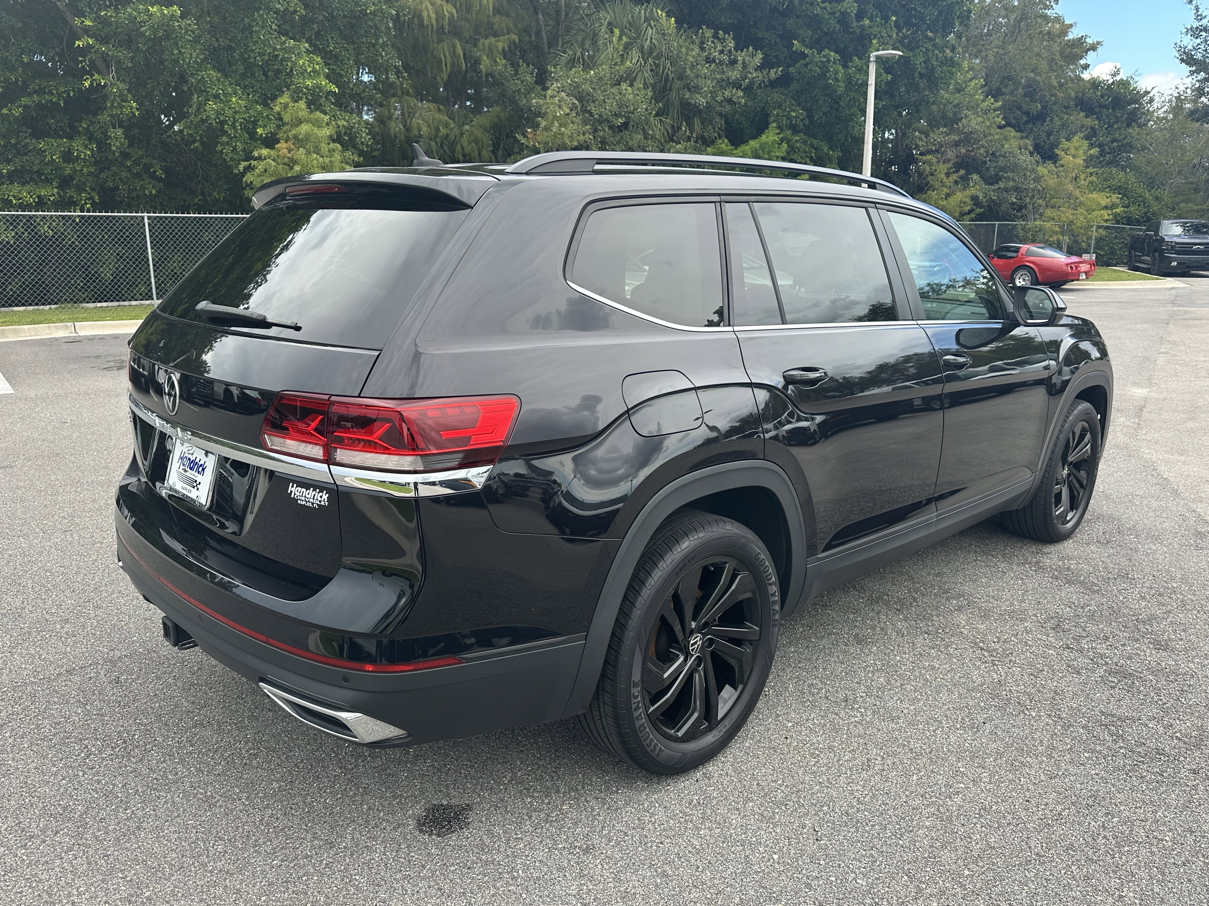 Used 2022 Volkswagen Atlas SE w/ Black Wheel Package image 9