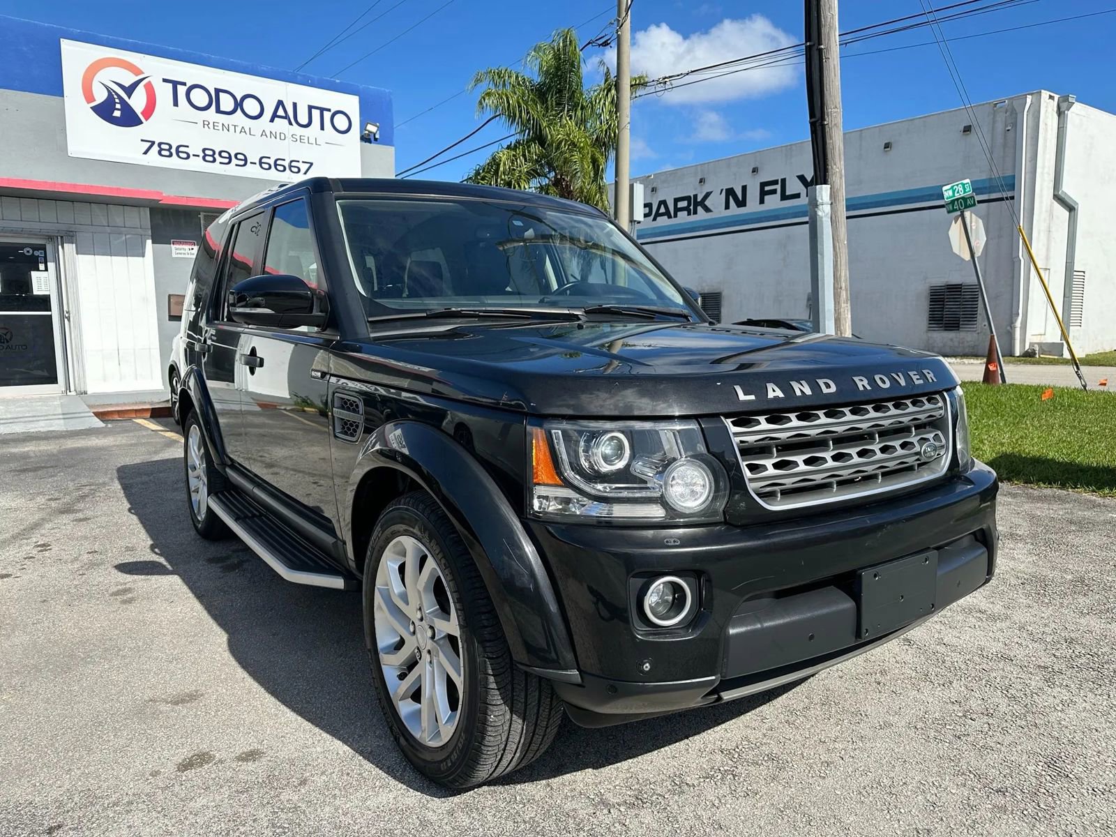 Used 2016 Land Rover LR4 HSE Silver Edition image 1