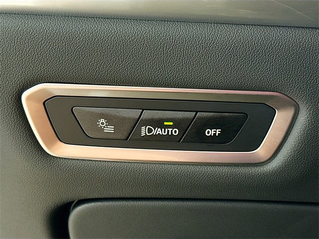 Used 2025 BMW X7 xDrive40i w/ Climate Comfort Package image 9