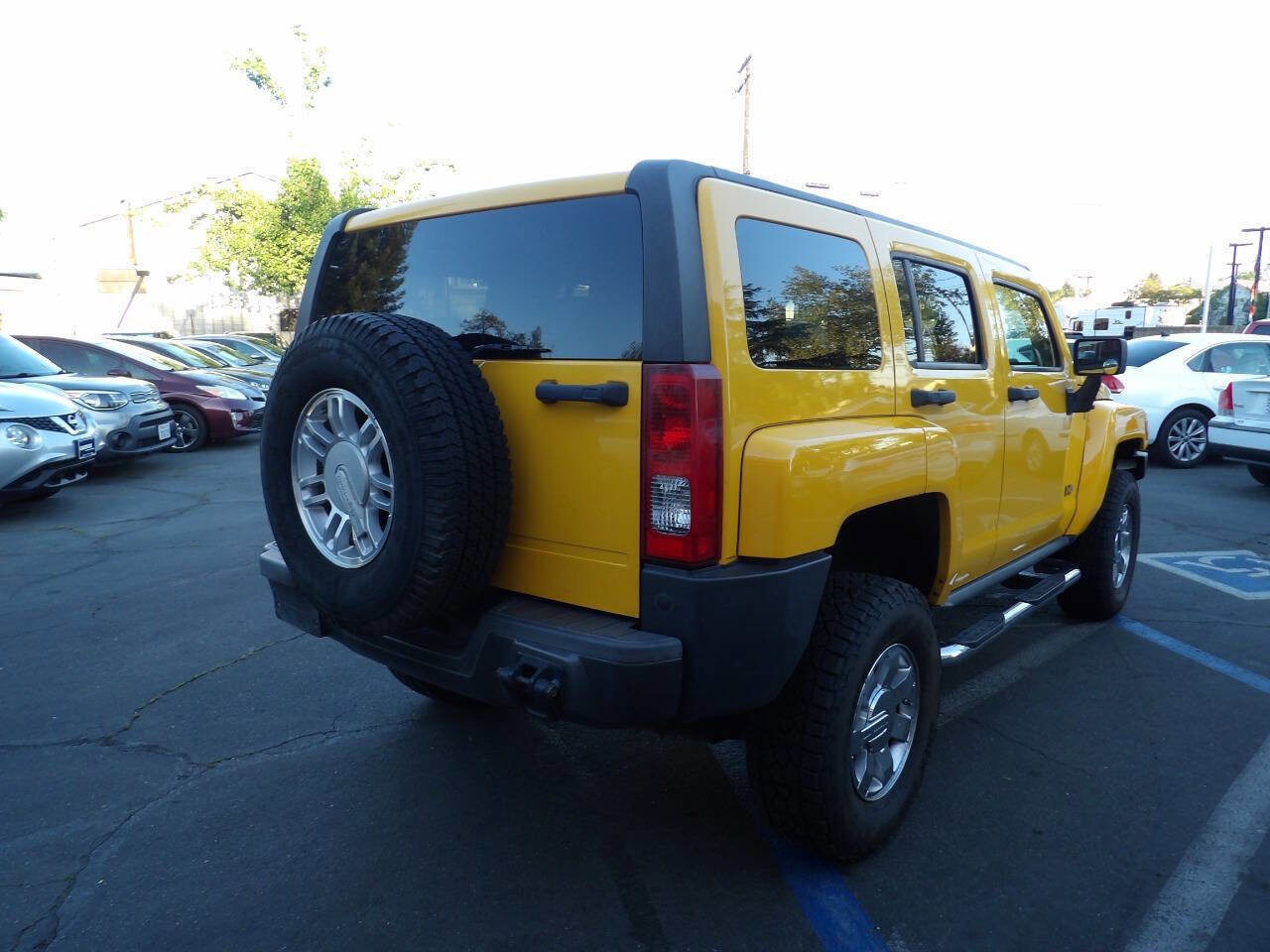 Used 2007 HUMMER H3 image 3