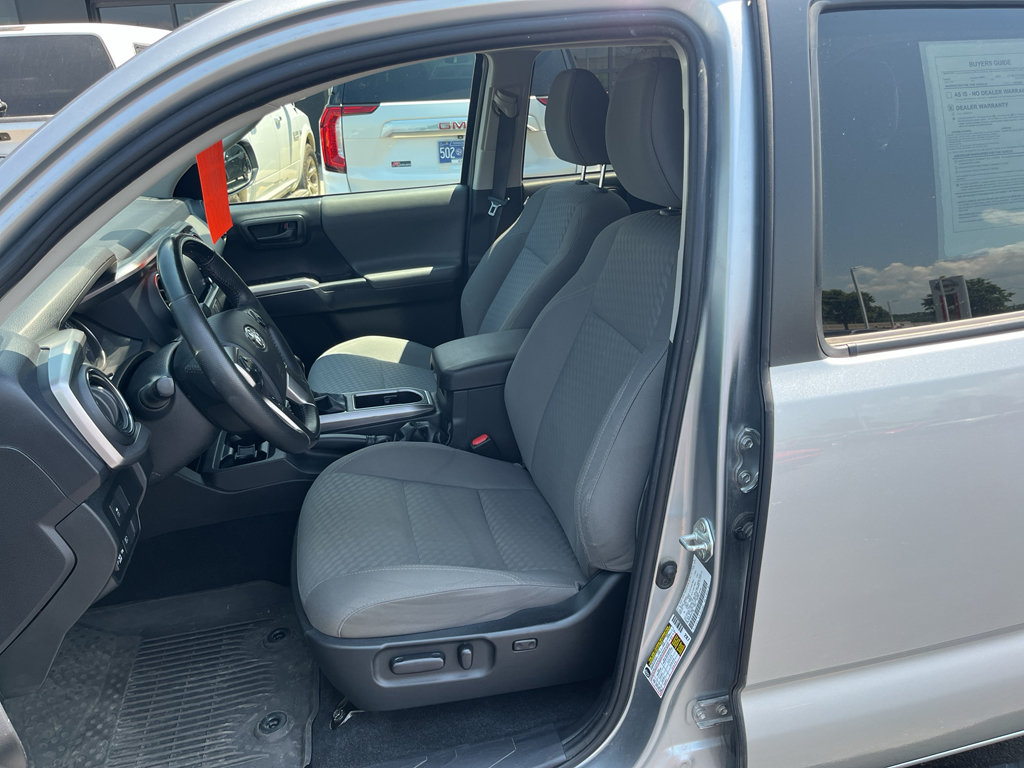 Used 2022 Toyota Tacoma SR5 AWD/4WD image 28