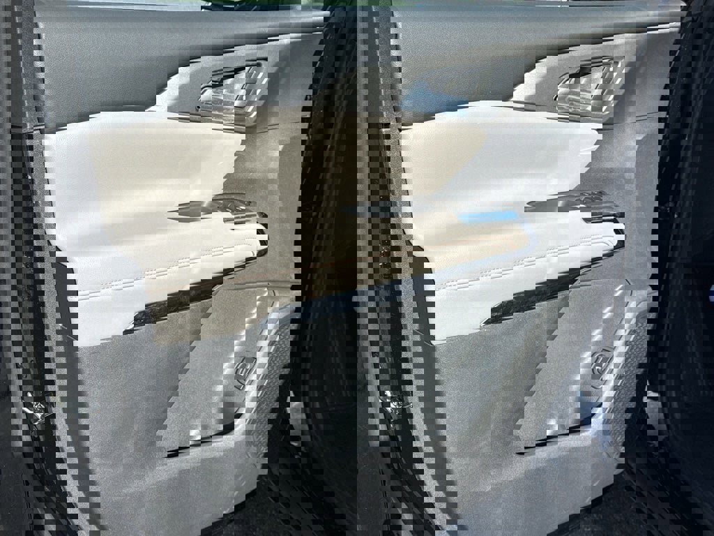 New 2026 Chevrolet Traverse LT image 9