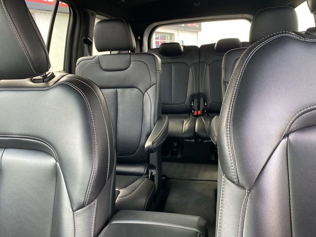 Used 2024 Jeep Grand Cherokee L Limited image 17