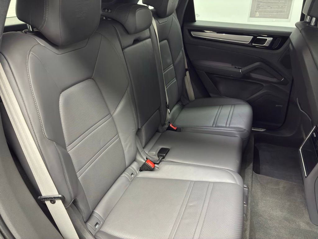Used 2022 Porsche Cayenne Platinum Edition image 55