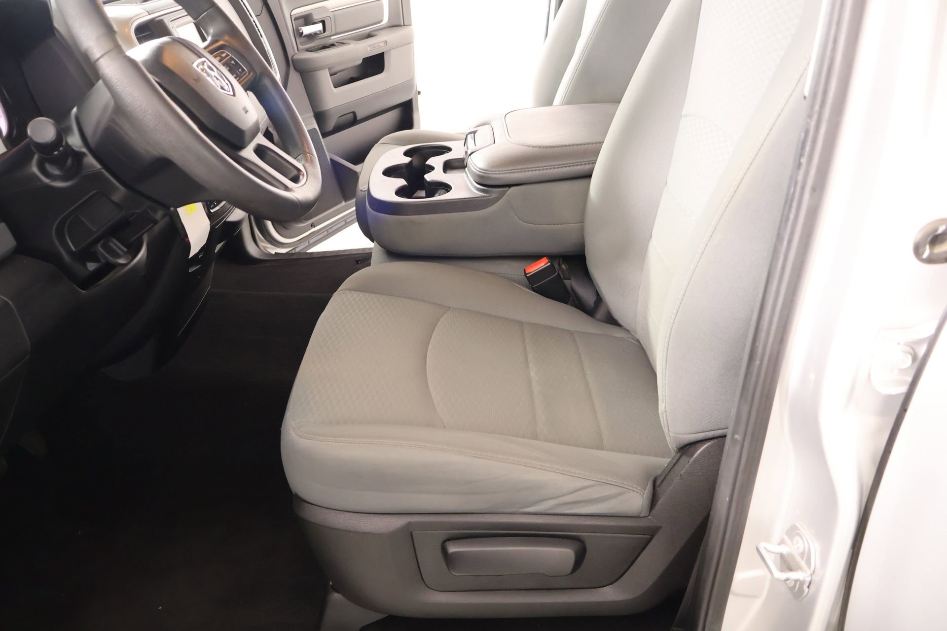 Used 2018 RAM 1500 Classic SLT image 10