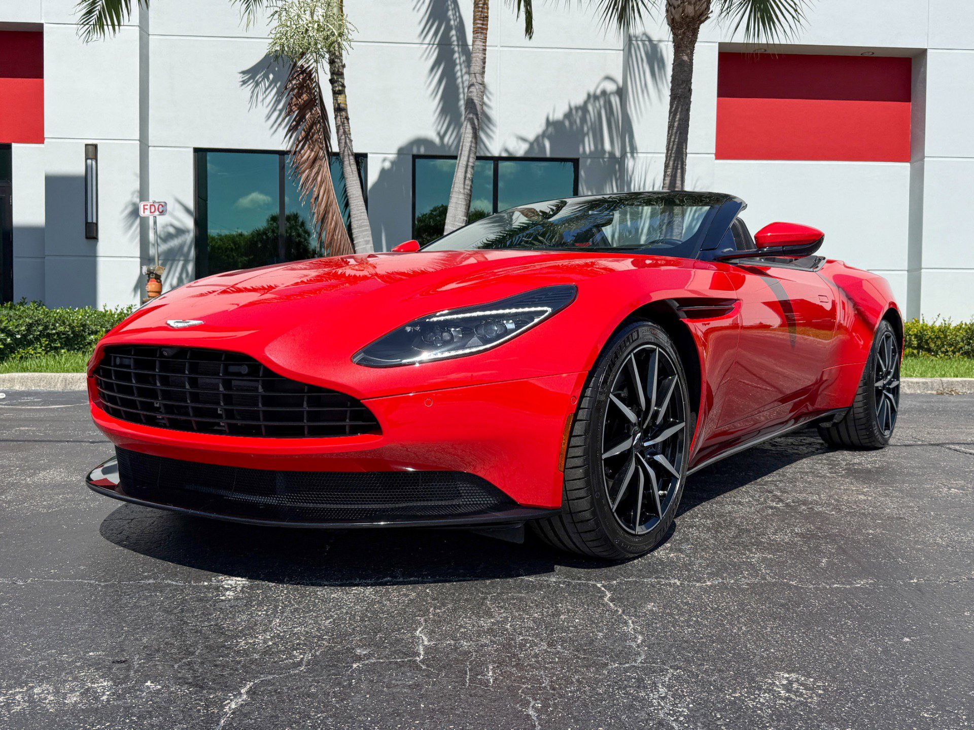 Used 2020 Aston Martin DB11 Volante RWD image 8