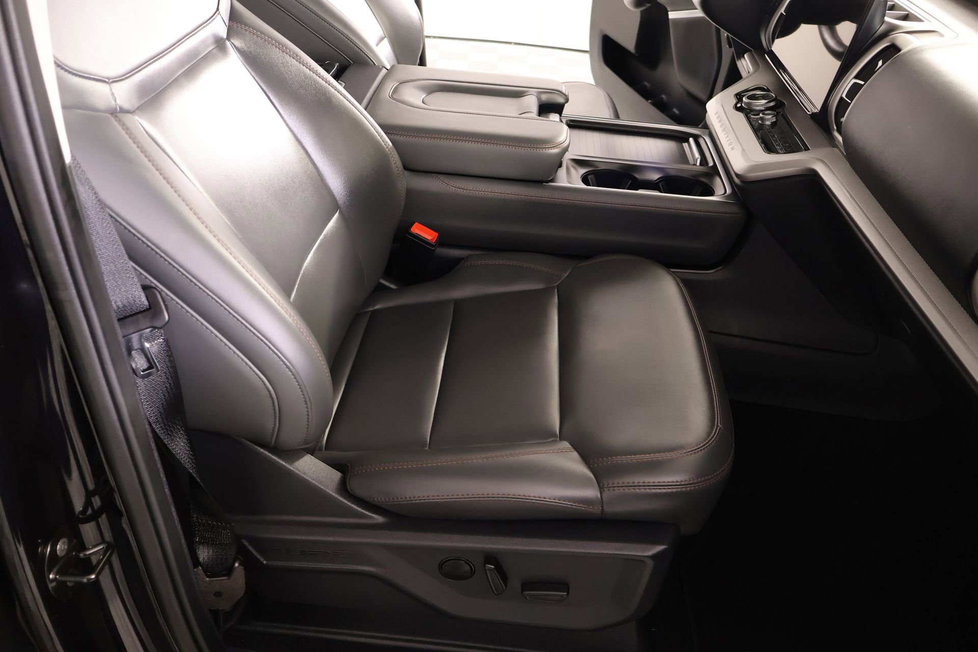 Used 2025 Ford Expedition Active image 14