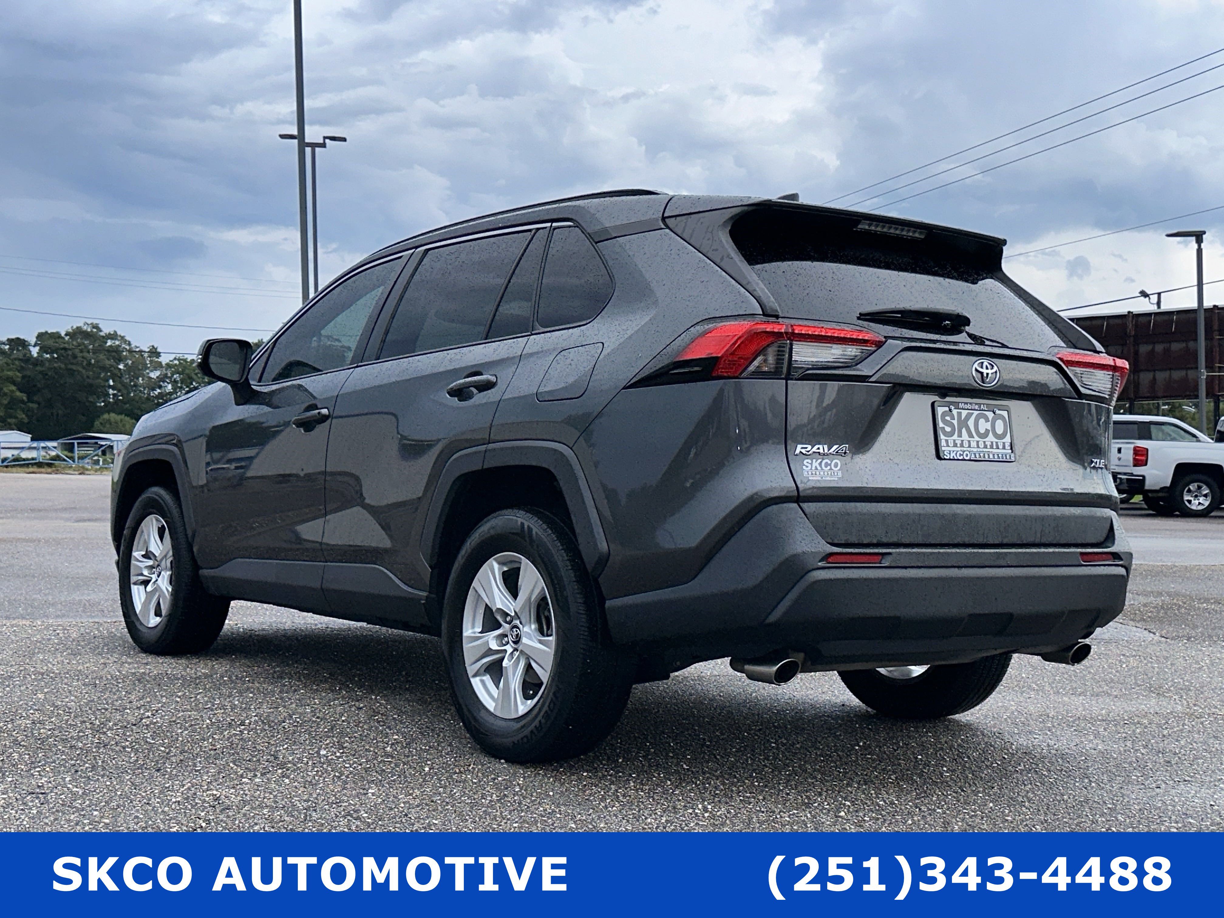 Used 2021 Toyota RAV4 XLE Premium FWD image 28
