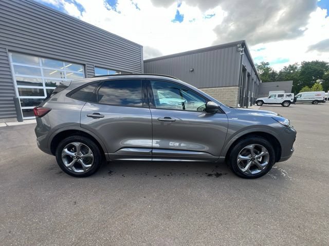 Used 2024 Ford Escape ST-Line w/ Tech Pack #1 AWD/4WD image 4