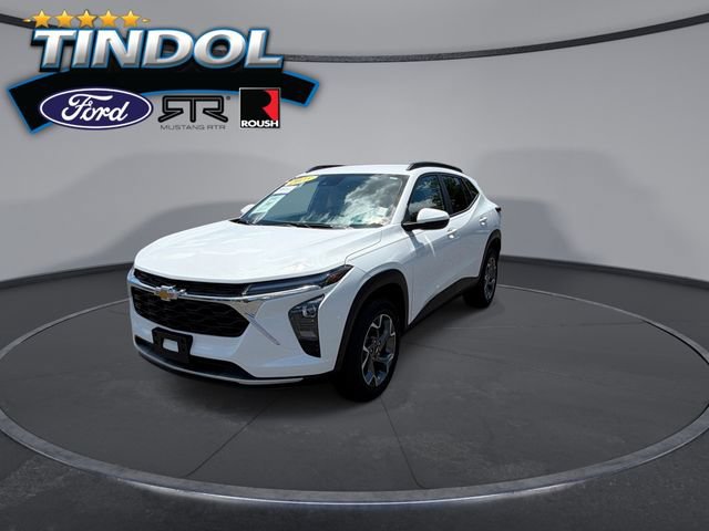 Used 2025 Chevrolet Trax LT FWD image 4