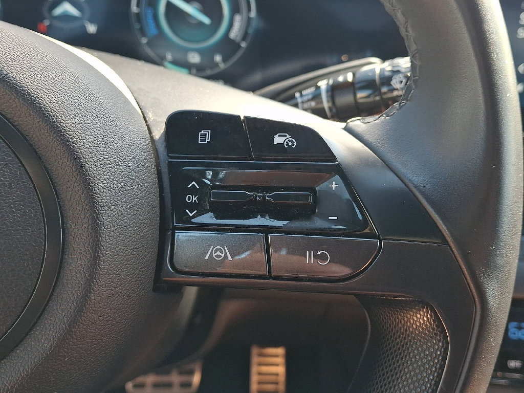 Certified 2025 Hyundai Elantra SEL FWD image 20