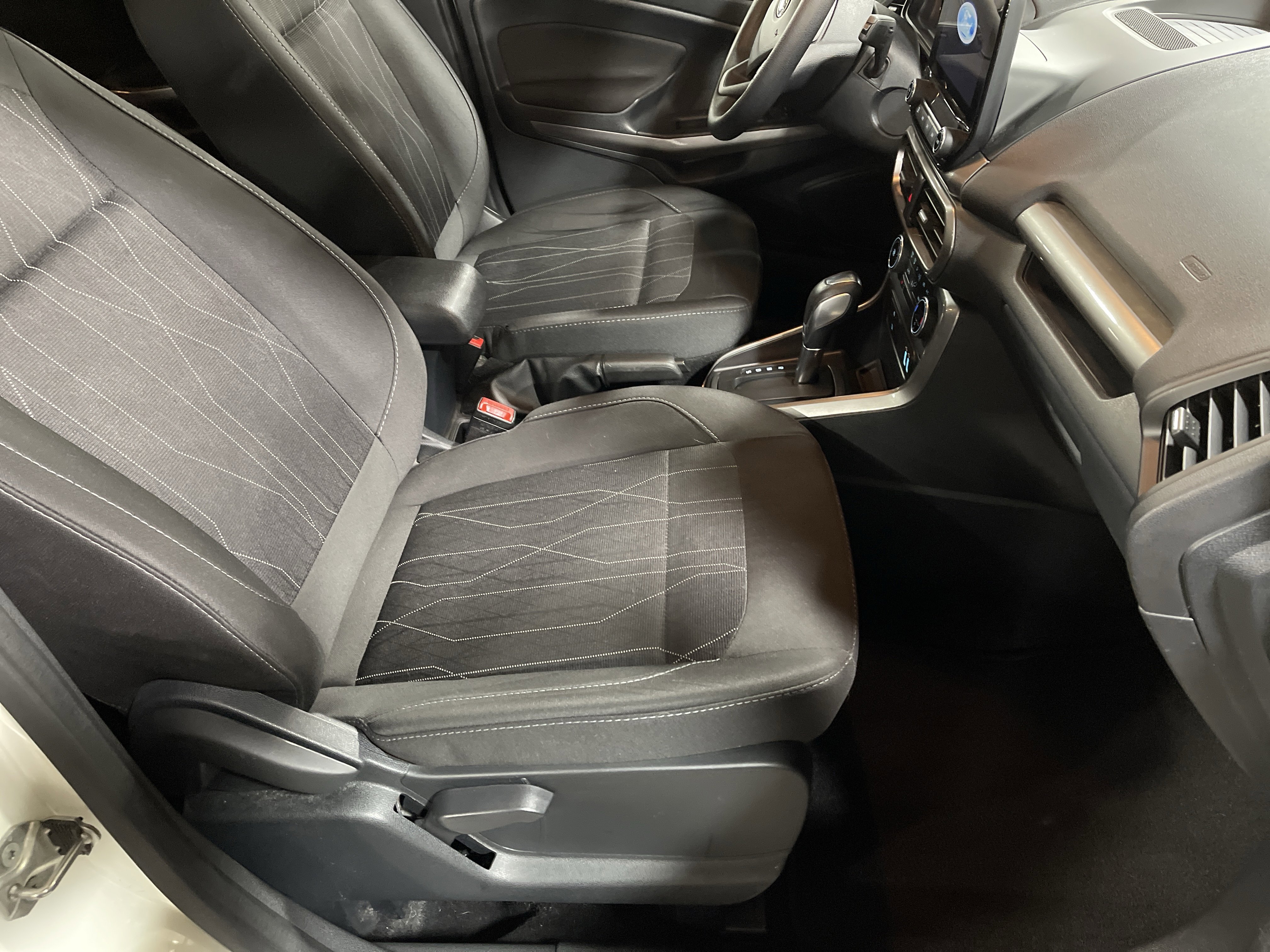 Used 2021 Ford EcoSport SE image 14