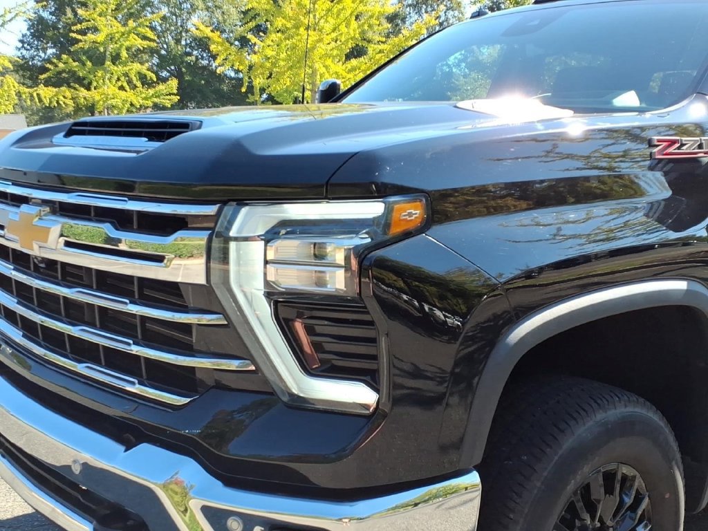Used 2024 Chevrolet Silverado 2500 LTZ w/ LTZ Plus Package AWD/4WD image 26