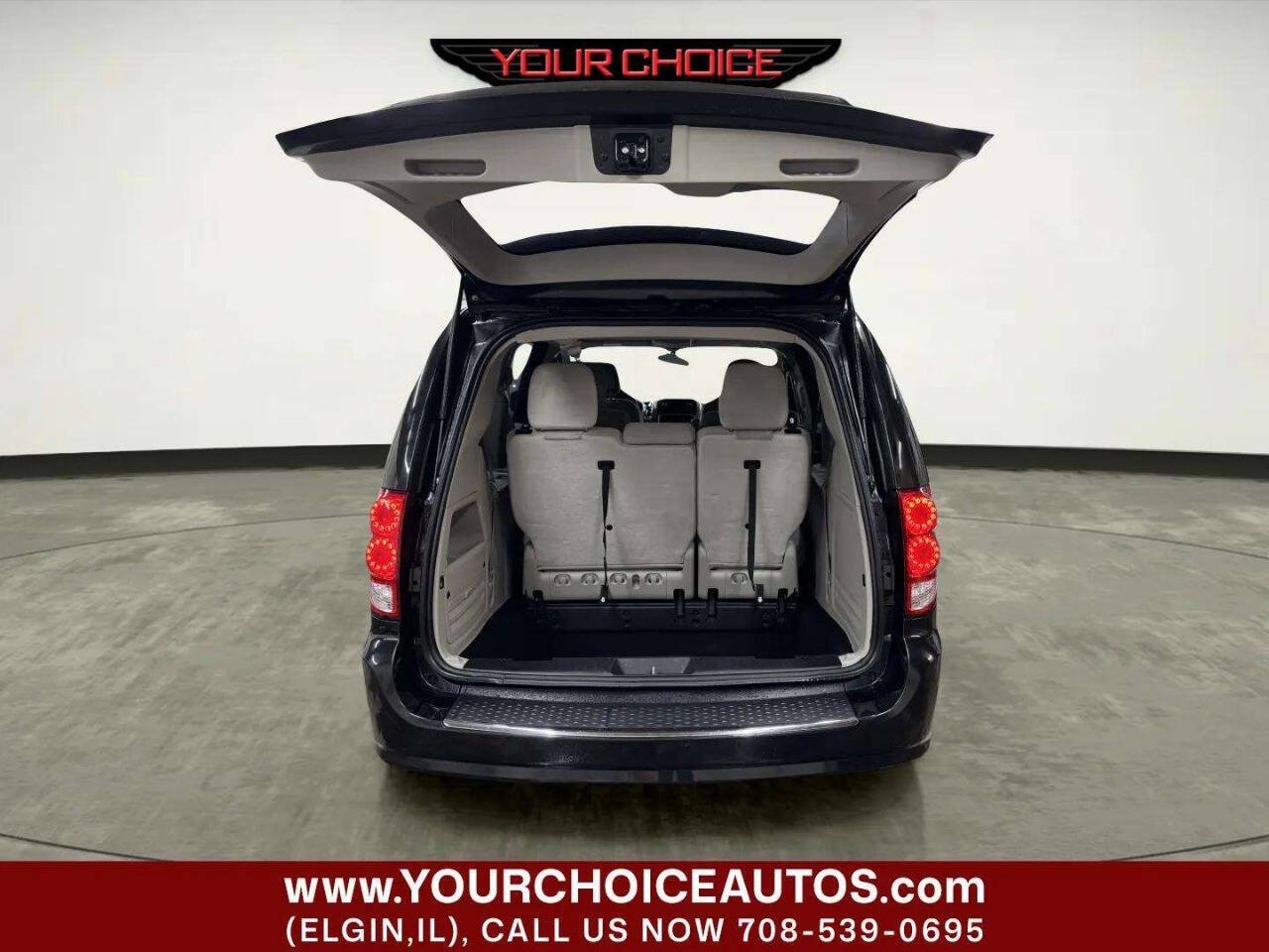 Used 2016 Dodge Grand Caravan American Value Package FWD image 5