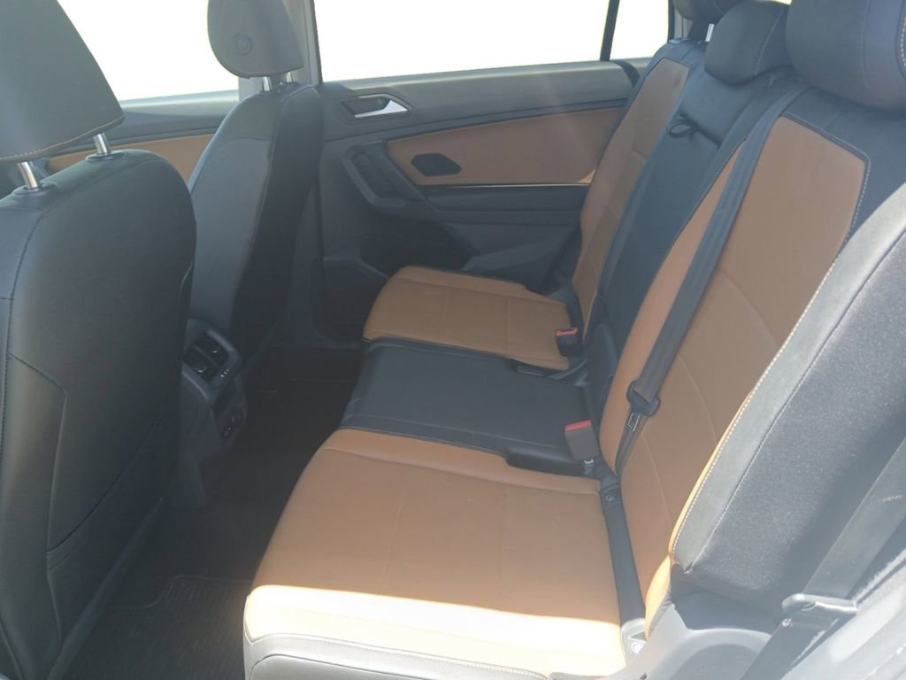Used 2019 Volkswagen Tiguan SE w/ Panoramic Sunroof Package FWD image 12