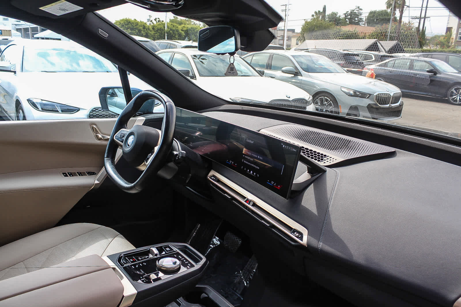 Used 2024 BMW iX xDrive50 w/ Sport Package AWD/4WD image 15