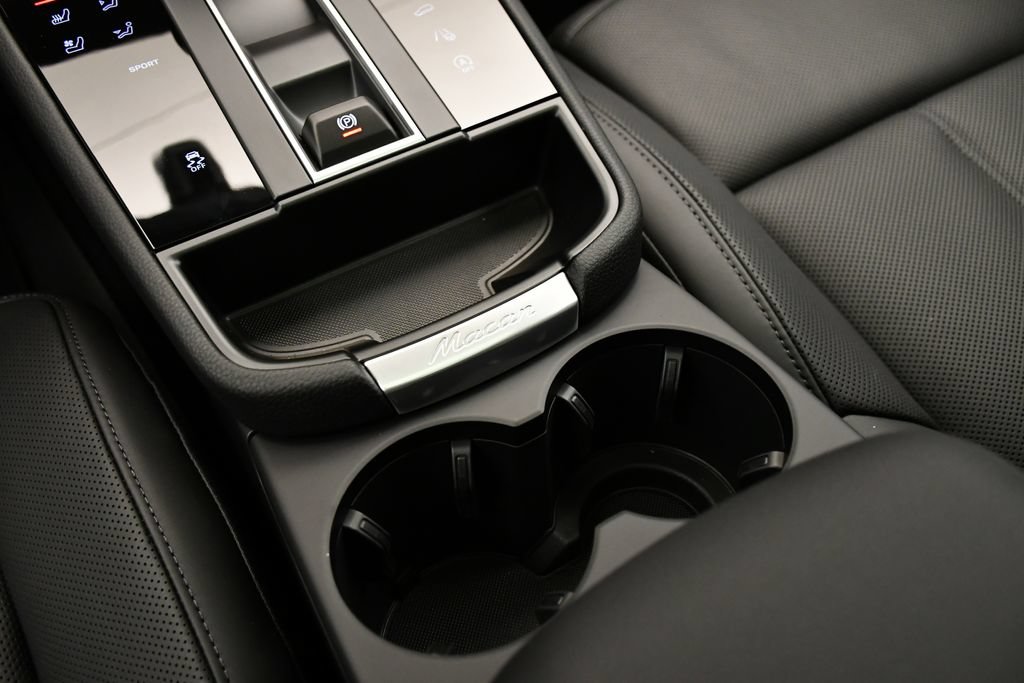 Certified 2026 Porsche Macan AWD/4WD image 34